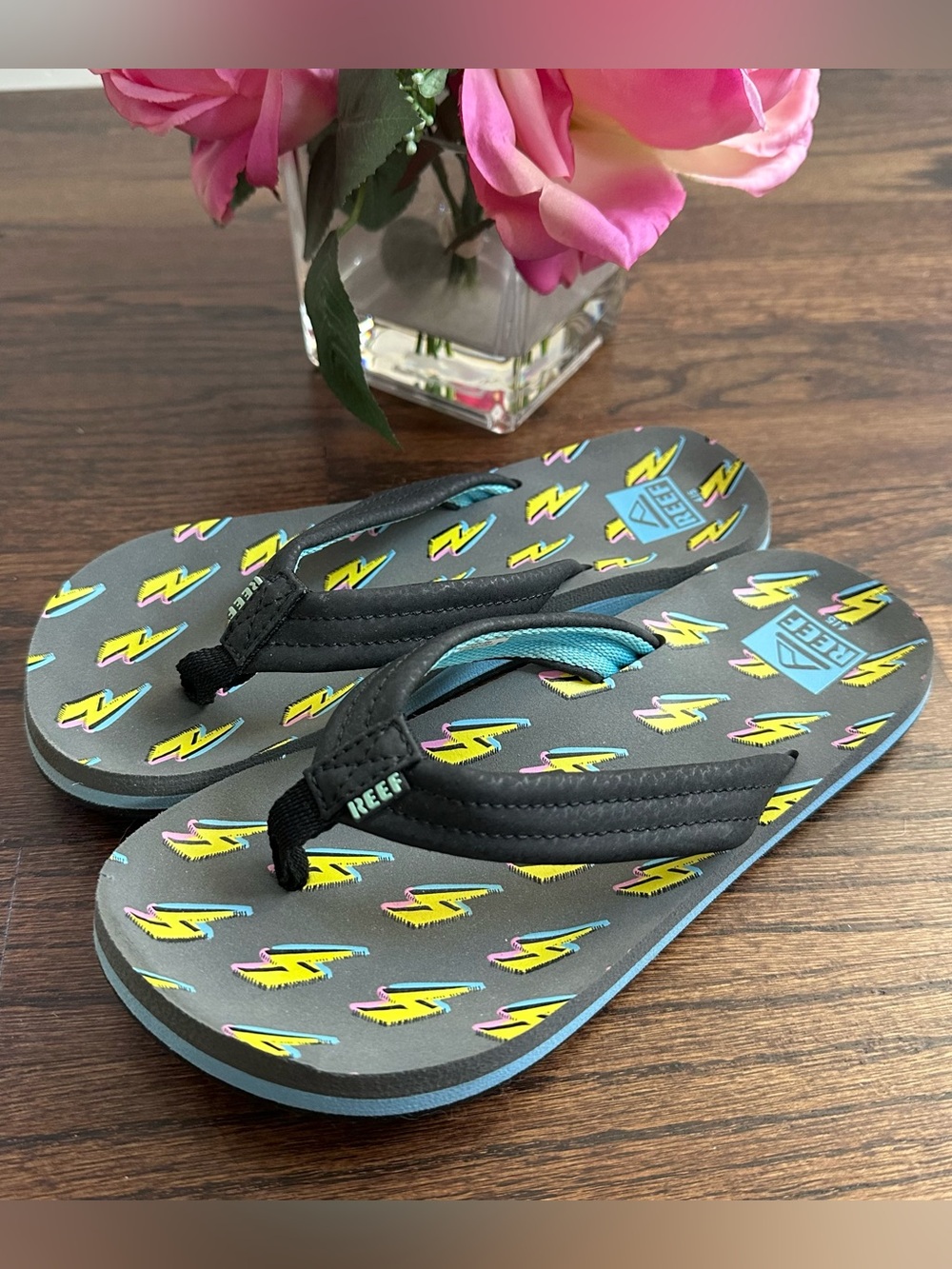Reef Kids Ahi flip flops in Bolt Up, size 4/5 big kid